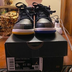 Pre-loved Jordan 1 mid size 9